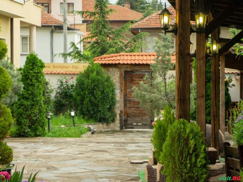 Семеен хотел Бонжур, Панагюрище