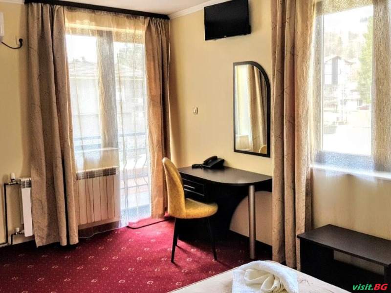 Хотел Хилез, Трявна 8