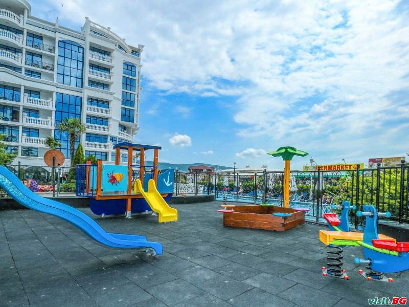 Комплекс Чайка Бийч, Слънчев бряг 32