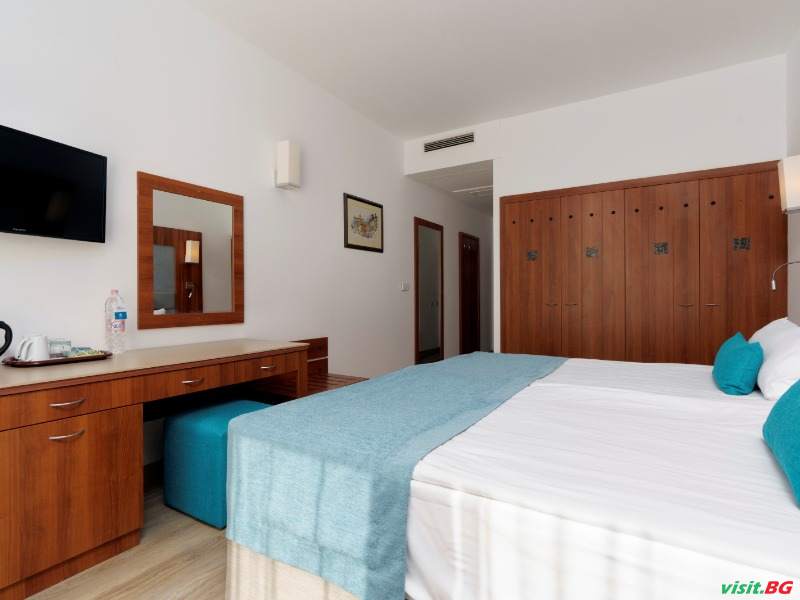 Алуа Хелиос Бей, Обзор 17