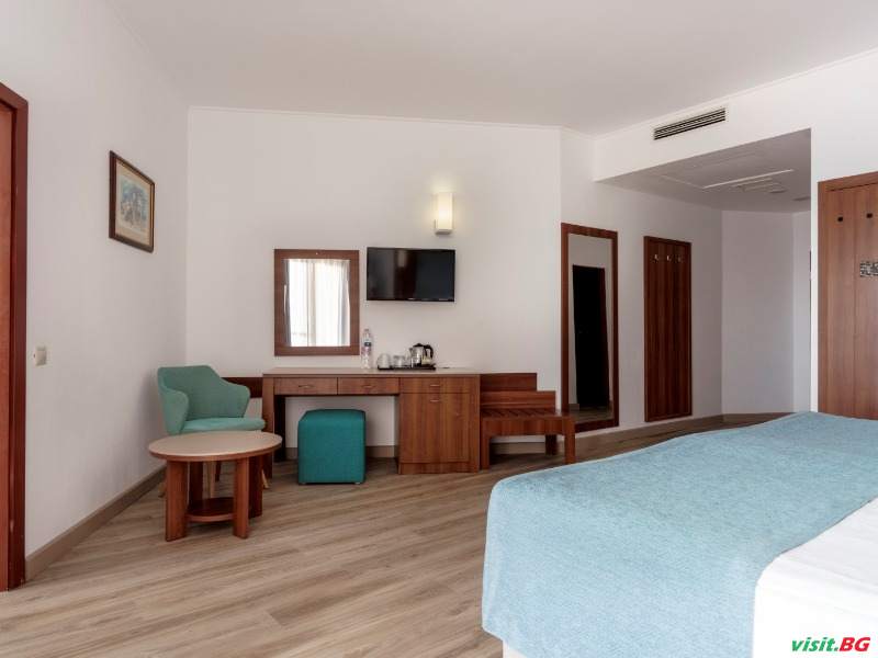 Алуа Хелиос Бей, Обзор 26