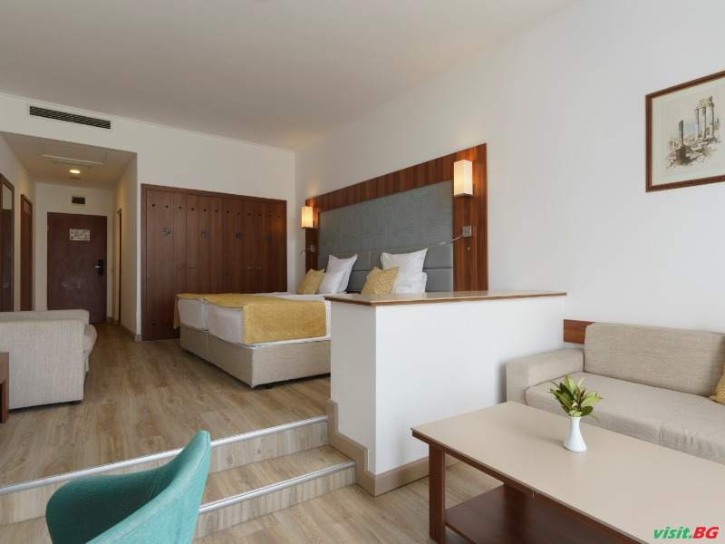 Алуа Хелиос Бей, Обзор 24