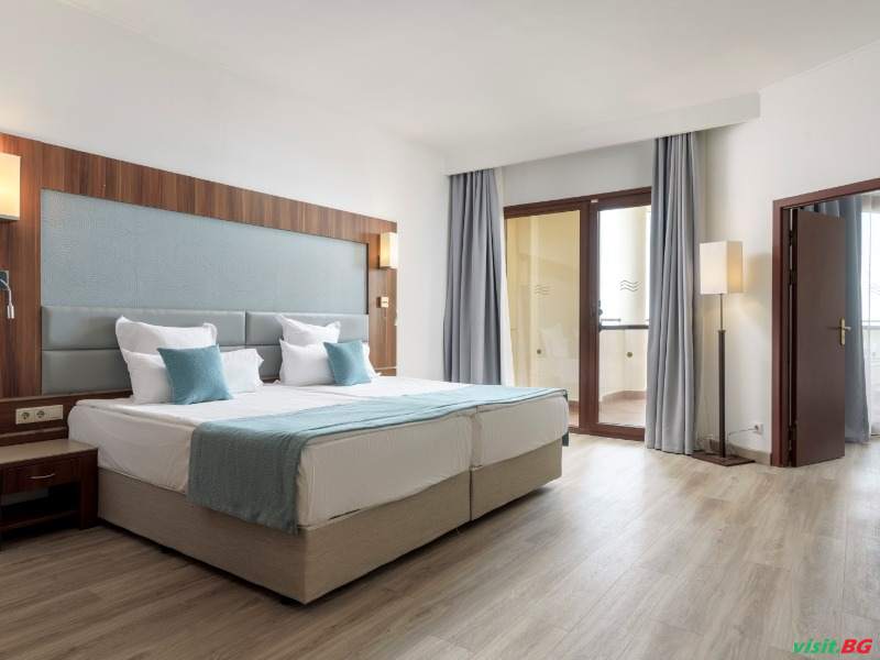 Алуа Хелиос Бей, Обзор 28