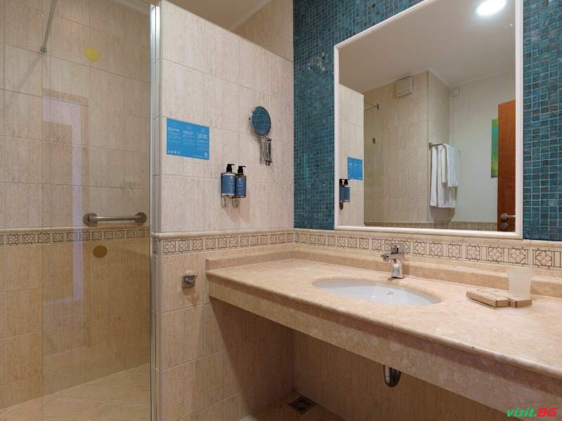 Алуа Хелиос Бей, Обзор 19