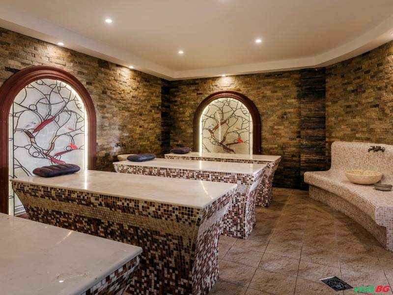 Алуа Хелиос Бей, Обзор 32