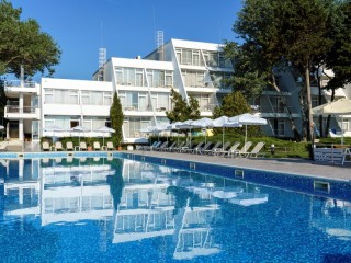 АлуаСън Хелиос Бийч