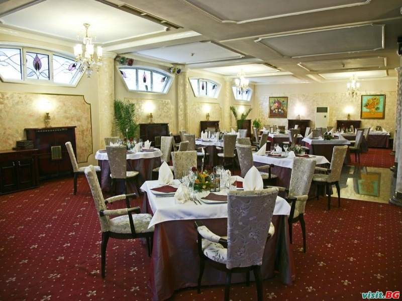 Палас Казанлък, Казанлък