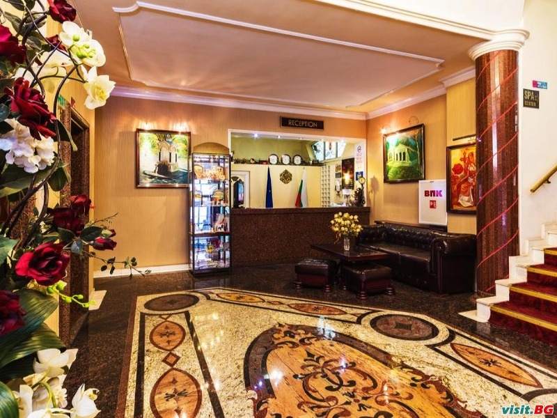 Палас Казанлък, Казанлък