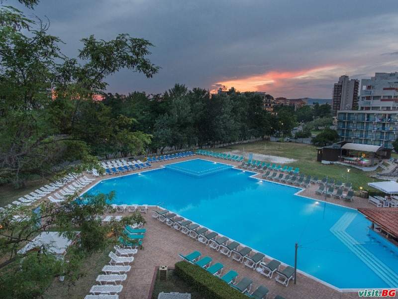 Поморие Сън, Слънчев бряг