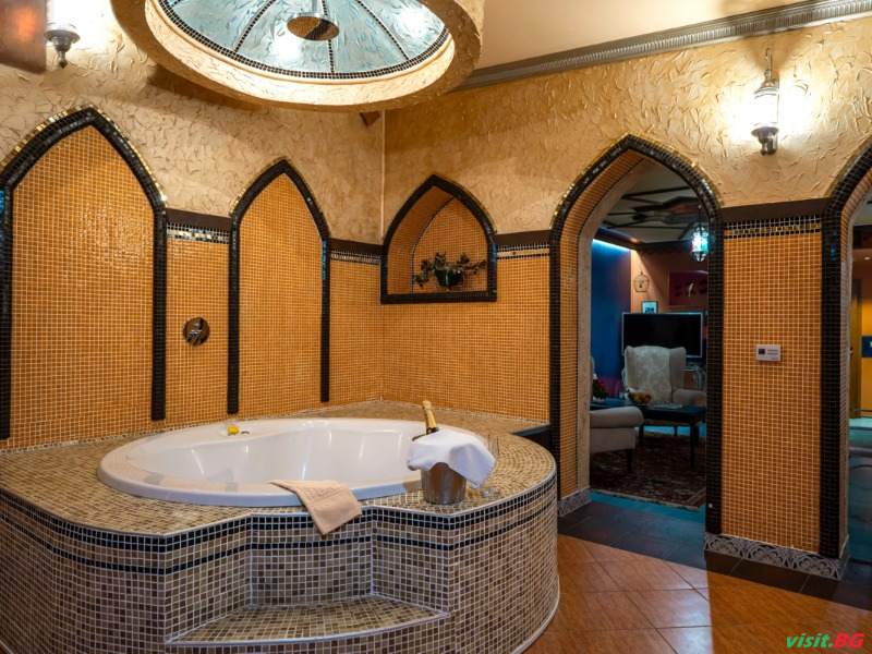 Хотел Дипломат Плаза, Луковит 22