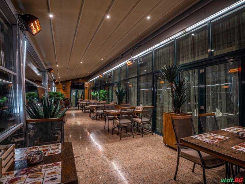 Хотел Дипломат Плаза, Луковит 18