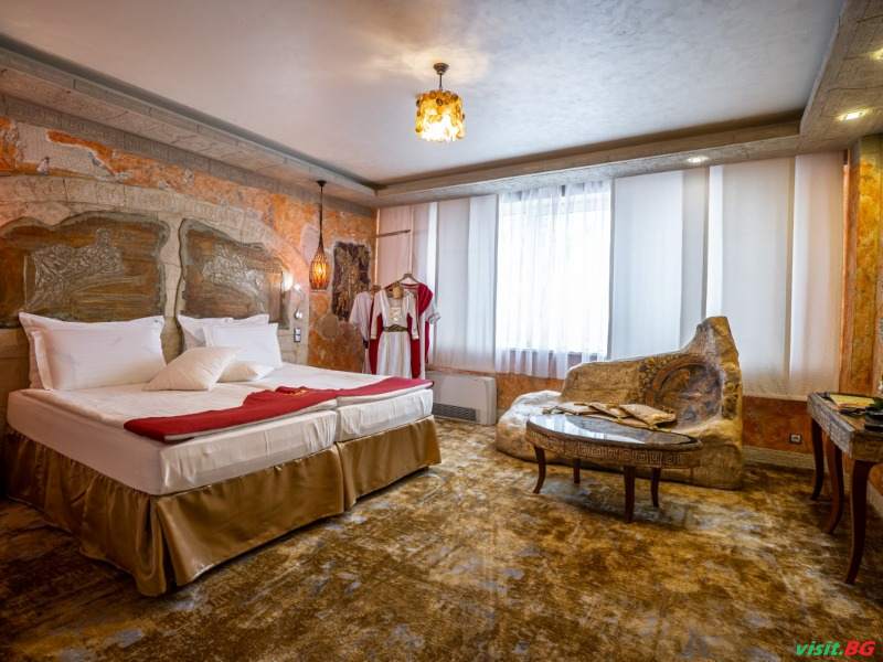 Хотел Дипломат Плаза, Луковит 7
