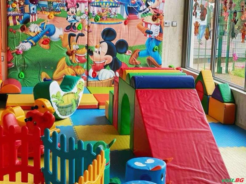 Хотел Дипломат Плаза, Луковит 25