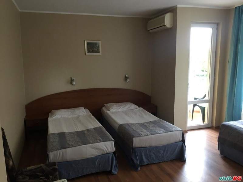 Хотел Лазурен бряг, Сарафово