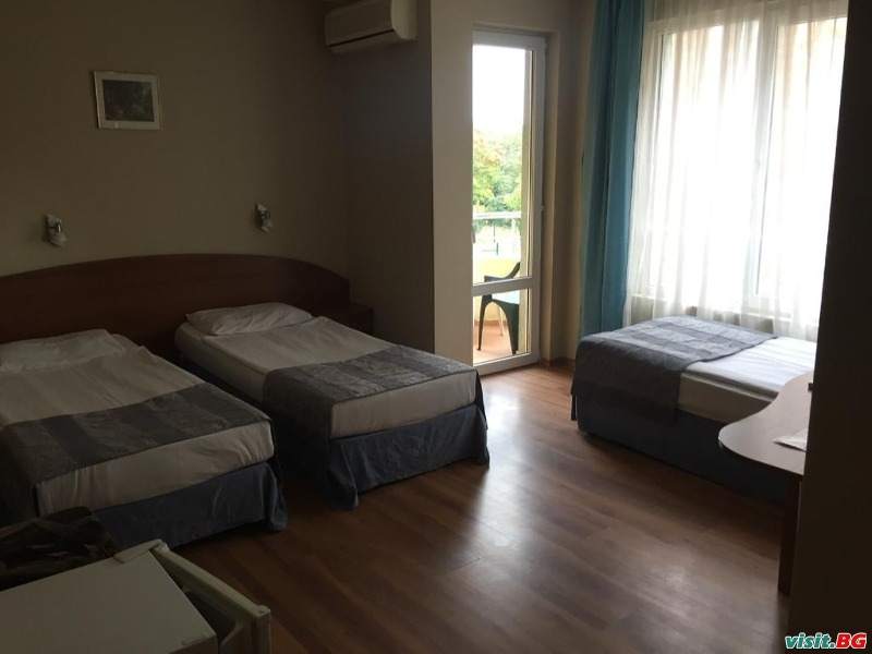 Хотел Лазурен бряг, Сарафово