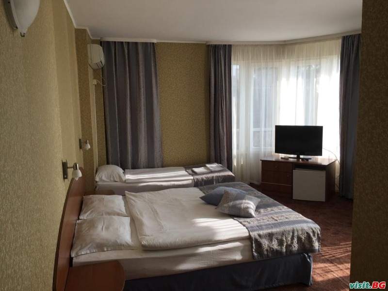 Хотел Лазурен бряг, Сарафово