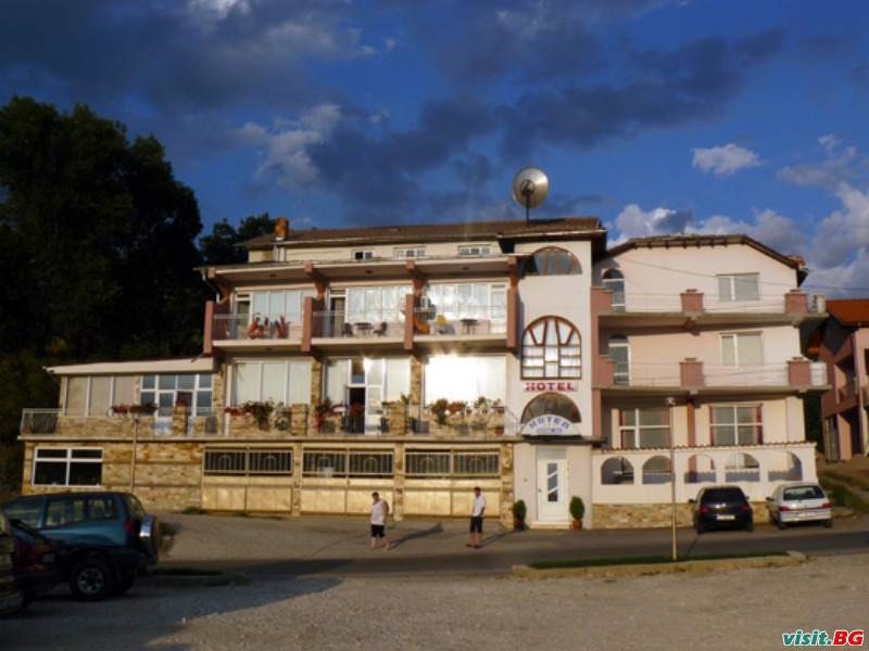 Хотел Черния кос, с.Огняново